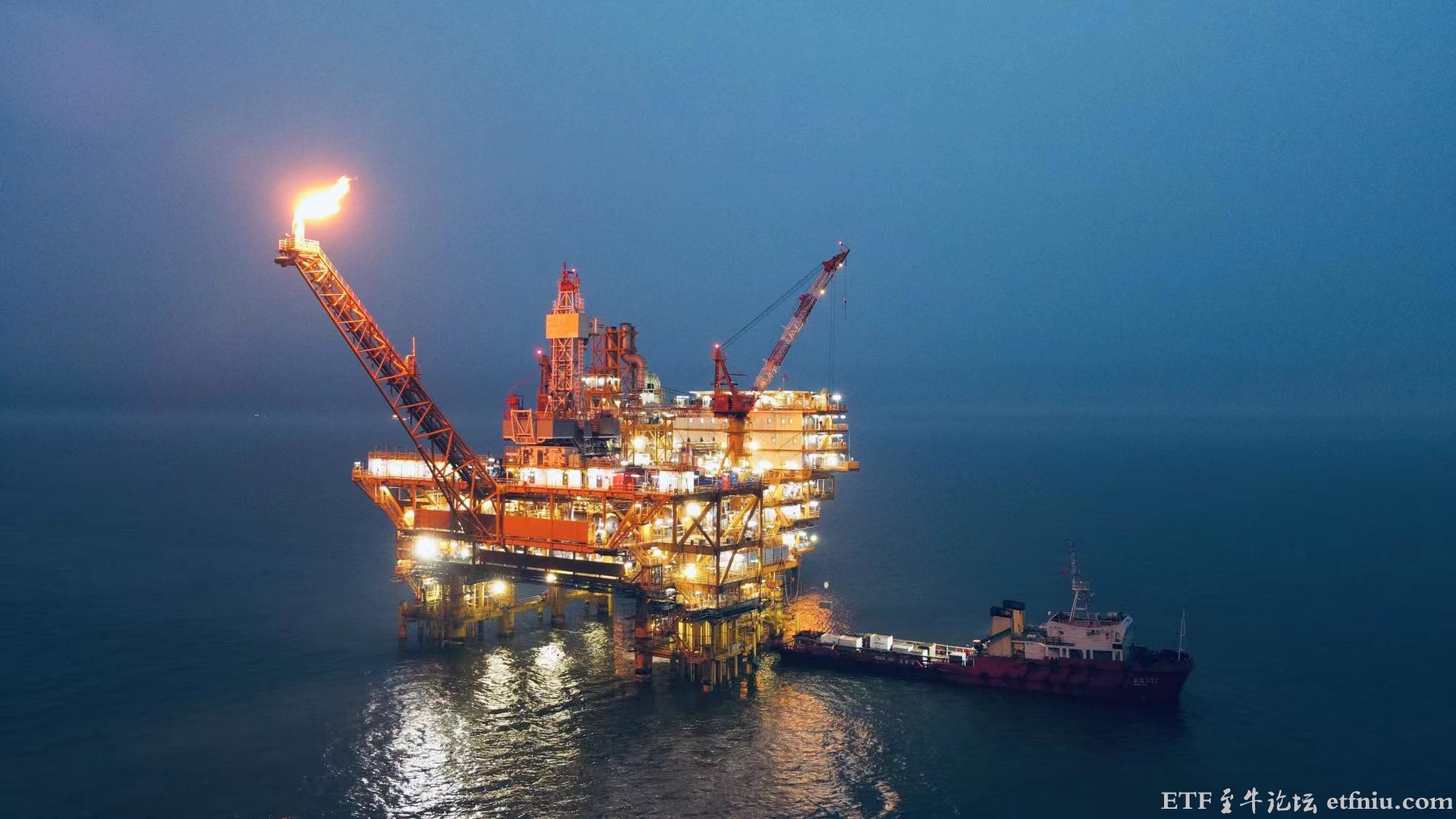 石油加工贸易板块持续回暖,易方达提前开售石油天然气ETF